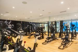 Posilňovňa alebo fitness centrum v ubytovaní L'Azure Hotel 4* Sup