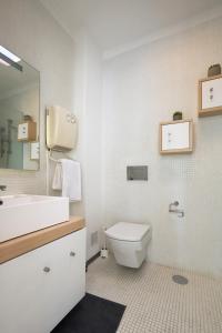 A bathroom at Host In Olivença