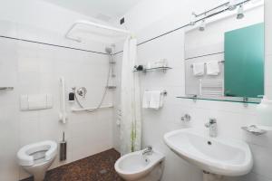 A bathroom at Residence Il Monello