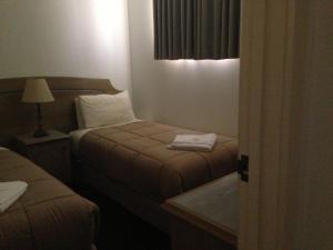 Postel nebo postele na pokoji v ubytování Nunawading Motor Inn
