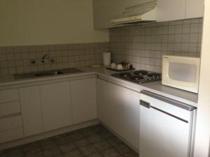 Kuchyň nebo kuchyňský kout v ubytování Nunawading Motor Inn