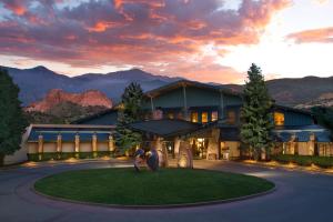 Gallery image of Garden of the Gods Resort & Club in Colorado Springs