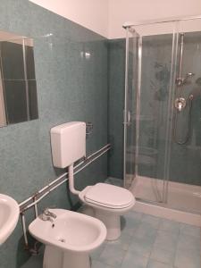 A bathroom at le ginestre in centro