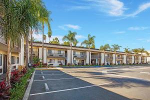 Gallery image of Stanford Inn & Suites Anaheim in Anaheim