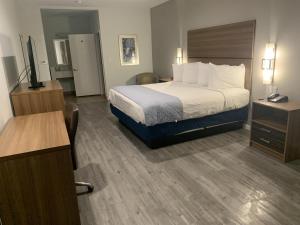 Ένα ή περισσότερα κρεβάτια σε δωμάτιο στο Americas Best Value Inn & Suites Porter North Houston