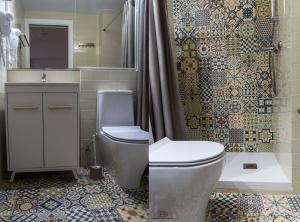 A bathroom at Tándem House
