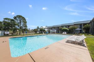 Bazén v ubytování Motel 6-Kilgore, TX nebo v jeho okolí