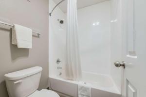 Koupelna v ubytování Motel 6-Kilgore, TX