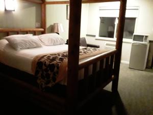 Ένα ή περισσότερα κρεβάτια σε δωμάτιο στο Sage Motel