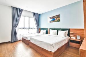 Postel nebo postele na pokoji v ubytování Grand Lee Hotel + 20 fotografií