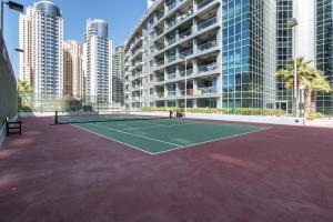 Tenis a/nebo squash v ubytování The Smart Concierge - Damac Waves nebo okolí