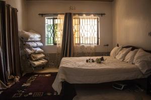 Lova arba lovos apgyvendinimo įstaigoje Room in Bungalow - Reens Vacation Rental Home
