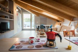 TV a/nebo společenská místnost v ubytování Loft 29 mansardato con ampio terrazzo