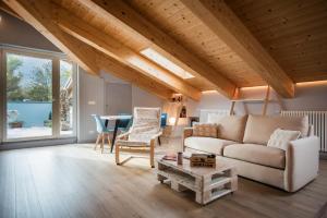 Posezení v ubytování Loft 29 mansardato con ampio terrazzo