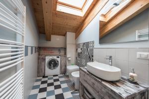 Koupelna v ubytování Loft 29 mansardato con ampio terrazzo + 37 fotografií