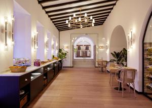 
Un restaurante o sitio para comer en Hospes Palacio de Arenales & Spa
