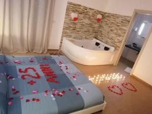 Postel nebo postele na pokoji v ubytování B&B La Perla & Suites