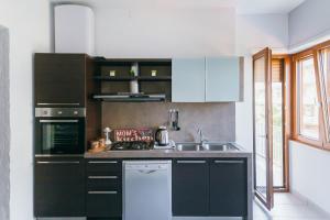 Dapur atau dapur kecil di Sorrento City Apartment