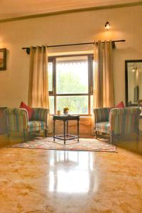 Tree of Life Resort Dehradun Foothills的休息区