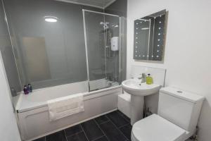 a white bathroom with a toilet and a sink at ☆Modern Flat, Close to University and City Centre☆ in Dundee +26 photos