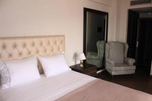 Theasis Hotel Paramythia客房内的一张或多张床位