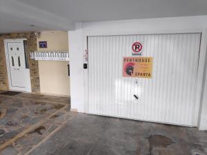 Certifikát, ocenenie alebo iný dokument vystavený v ubytovaní Penthouse in center of sparta