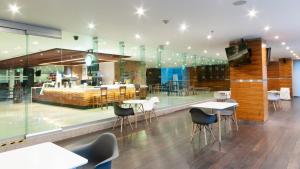 Holiday Inn Buenavista, an IHG Hotel 레스토랑 또는 맛집