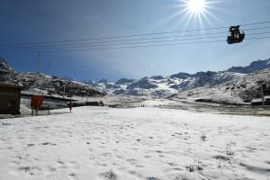 겨울의 Val Thorens Temple of the Sun - ski in, ski out