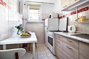 Kuchyň nebo kuchyňský kout v ubytování P&O City Center Apartments