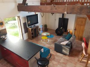 an aerial view of a living room with a tv and a couch at le gite "des voyageurs" in Wormhout