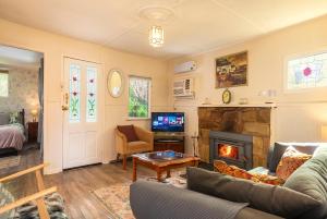 A seating area at Bonnie Brae Cottage