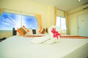 Postel nebo postele na pokoji v ubytování Submukda Phoomplace Hotel