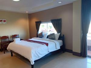 Postel nebo postele na pokoji v ubytování Submukda Phoomplace Hotel