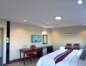 Postel nebo postele na pokoji v ubytování Submukda Phoomplace Hotel