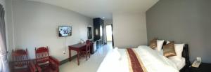 Postel nebo postele na pokoji v ubytování Submukda Phoomplace Hotel