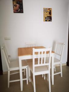 A seating area at Glauka Apartamento tranquilo con Aire Acondicionado