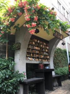 Сад в Puli Town B&B