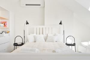 Ένα ή περισσότερα κρεβάτια σε δωμάτιο στο Apartament Lubię Morze