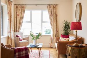 Posezení v ubytování Luxury Lodges in Doolin Village with Hot Tubs