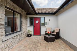 Patio nebo venkovní prostory v ubytování Luxury Lodges in Doolin Village with Hot Tubs