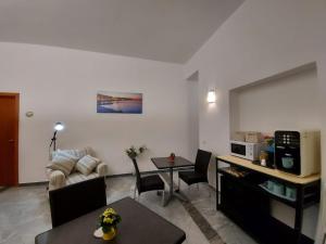 A kitchen or kitchenette at le ginestre in centro