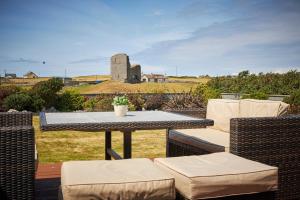 Posezení v ubytování Luxury Lodges in Doolin Village with Hot Tubs