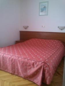 Un pat sau paturi într-o cameră la Hotel Zuco