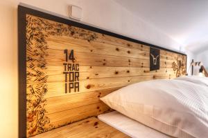 Ein Bett oder Betten in einem Zimmer der Unterkunft Pivní Hotel