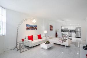 Ruang duduk di Luxury Miami Condos