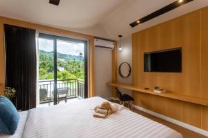 Postel nebo postele na pokoji v ubytování The Canale Samui Resort