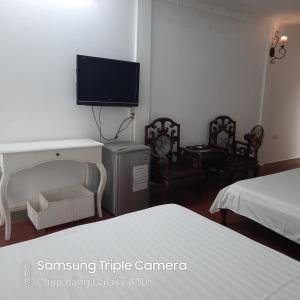 Giường trong phòng chung tại Hanoi Carina Hotel