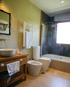 Ванная комната в Alhue - Casa en el Golf +20 фотографий