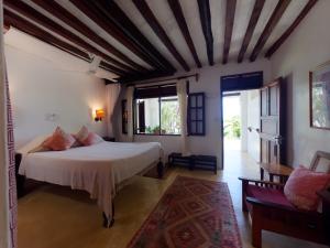Tempat tidur dalam kamar di Peponi Hotel Lamu - Kenya