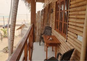 Balkón nebo terasa v ubytování Surfpoint Sri Lanka Kite Village